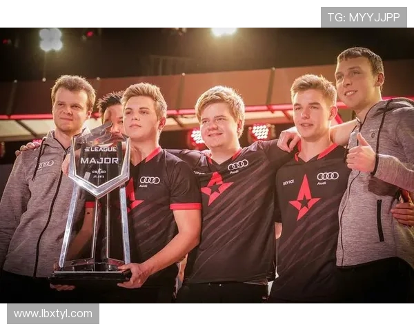 CSGO战术深度解析：LNG战队默契配合与战略布局揭秘