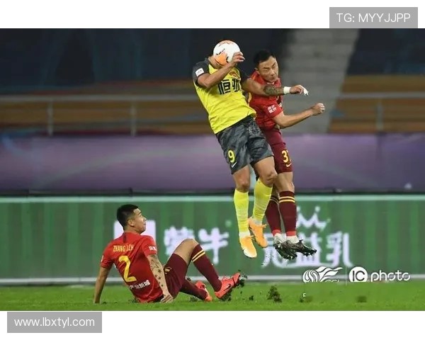 恒大与华夏幸福激战正酣现场直击精彩瞬间回顾与分析